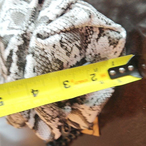 NWT ❗️ Stwve Madden Bantonia snake faux leather puffer Crossbody bag with metal - Picture 15 of 16